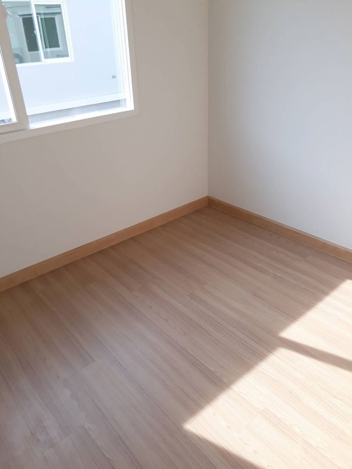 รูป 🌟 ขายทาวน์โฮม 2 ชั้น หมู่บ้านคาซ่า วอเตอร์ไซด์ พระราม 5 (Q House) 🌟  📌 บนที่ดิน 18 ตร.ว. ราคาเพียง 3,850,000 บาท (ค่าโอนคนละครึ่ง)   - รูปที่ 5/15