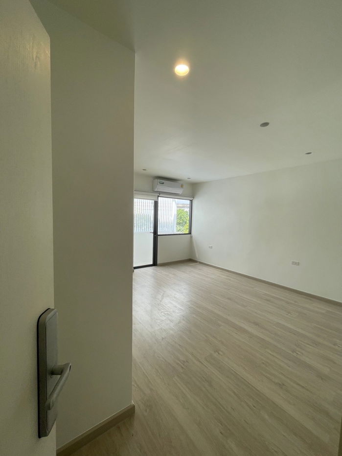 picture #Home office for rent on Vibhavadi Road 84 ARKIN Don Mueang Airport - 11/20