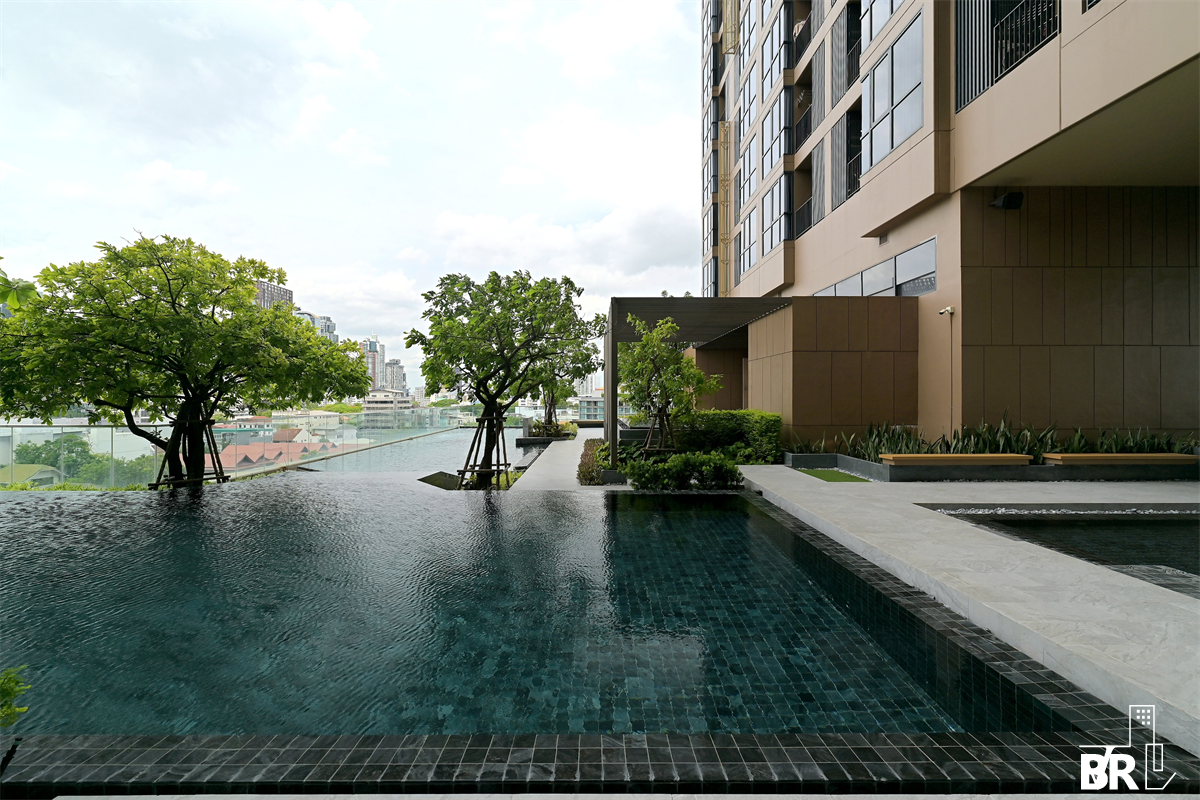 picture Oka Haus Sukhumvit 36 Ultimate Luxury Lifestyle with Convenience - 3/9