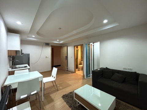 Selling Trams condo Jed yod , near Nimman , Maya Mall , Price 1.79 MB Tel. 082-3899314 (Khun Boo)