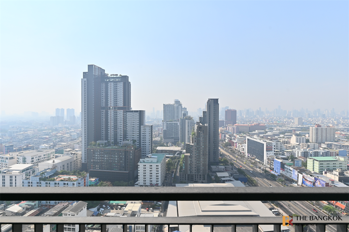 picture Life Ratchadapisek near MRT Huai Khwang Station The Privilege of Luxury in an Economic Hub Location - 5/10