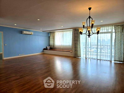 Condos for sale Tesco Lotus Pattanakarn : 3-BR Condo at Royal Castle Pattanakarn in Suan Luang (ID 1910258)