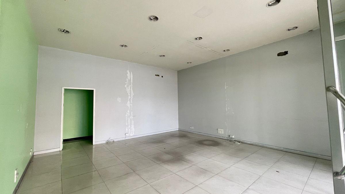 รูป ให้เช่า ออฟฟิศ สำนักงาน Office ไอเพลส แหลมฉบัง ติดถ.สุขุมวิท อ.ศรีราชา จ.ชลบุรี - รูปที่ 3/8