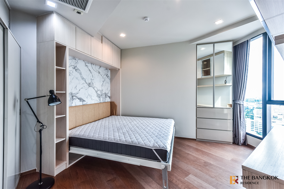 picture The Privilege of Luxury in an Economic Hub Location Ideo Q Victory near BTS Victory Monument - 1/10
