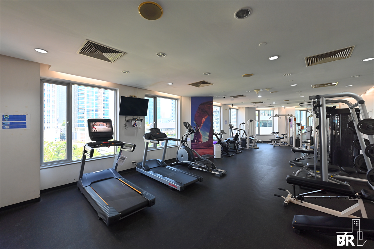 picture Live the Luxury Style in a High-potential Location All Season Mansion near BTS Phloen Chit - 2/9