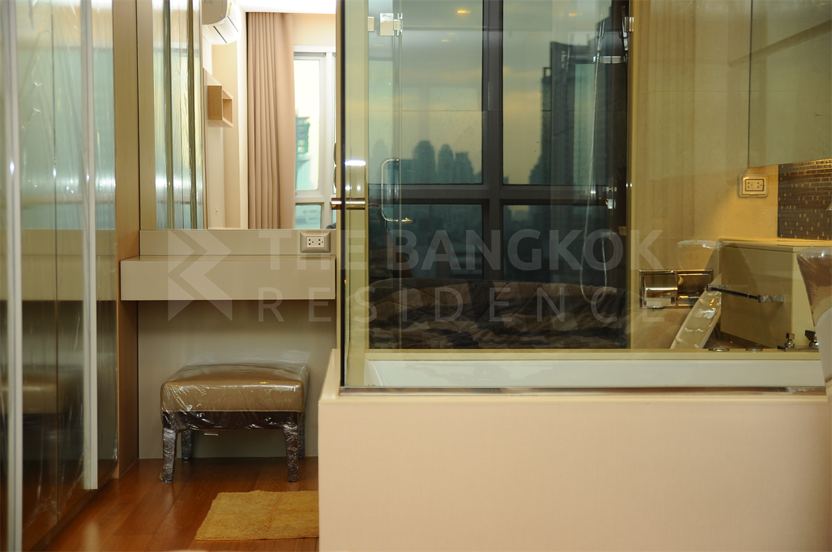 picture Luxuriously Elevated Unit The Address Asoke near MRT Phetchaburi Station - 3/10