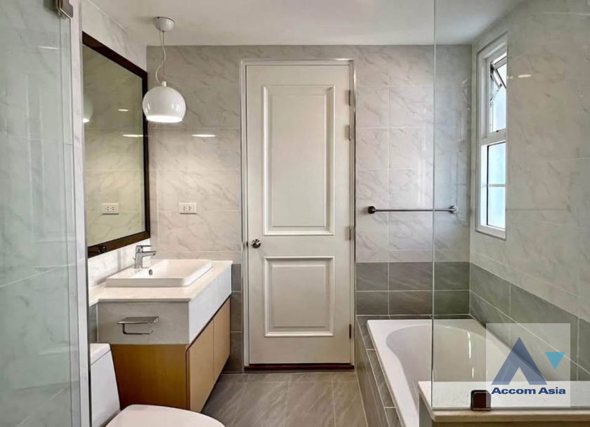 รูป 🔼🔽 AccomA 📩 Fully Furnished,Newly renovated,Pet friendly 4 BR Townhouse @Plus Park Avenue Lasalle - Srinakarin (AA42913) - รูปที่ 16/17