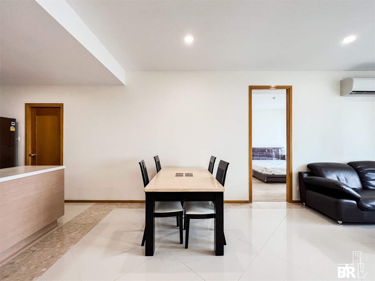 picture The Empire Place  Luxury Condo in Central City Location - 4/10