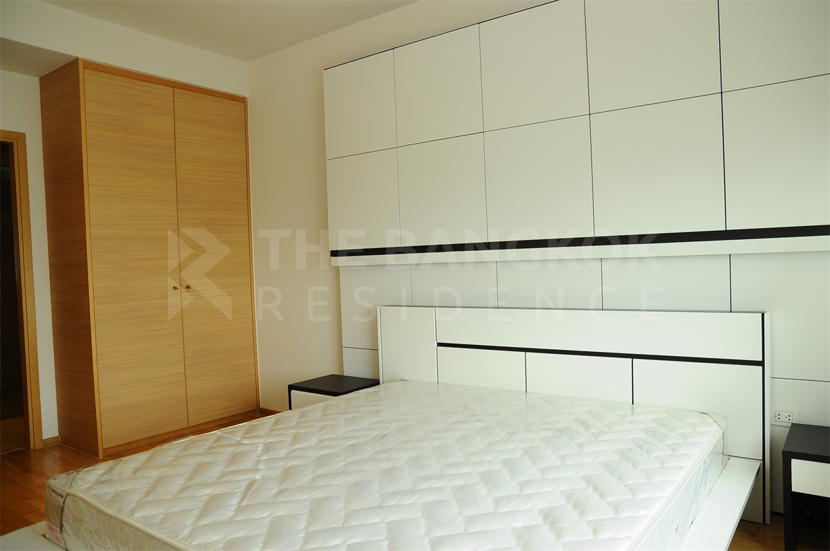 picture The Empire Place  Luxury Unit, Ready for You Without the Wait - 1/10