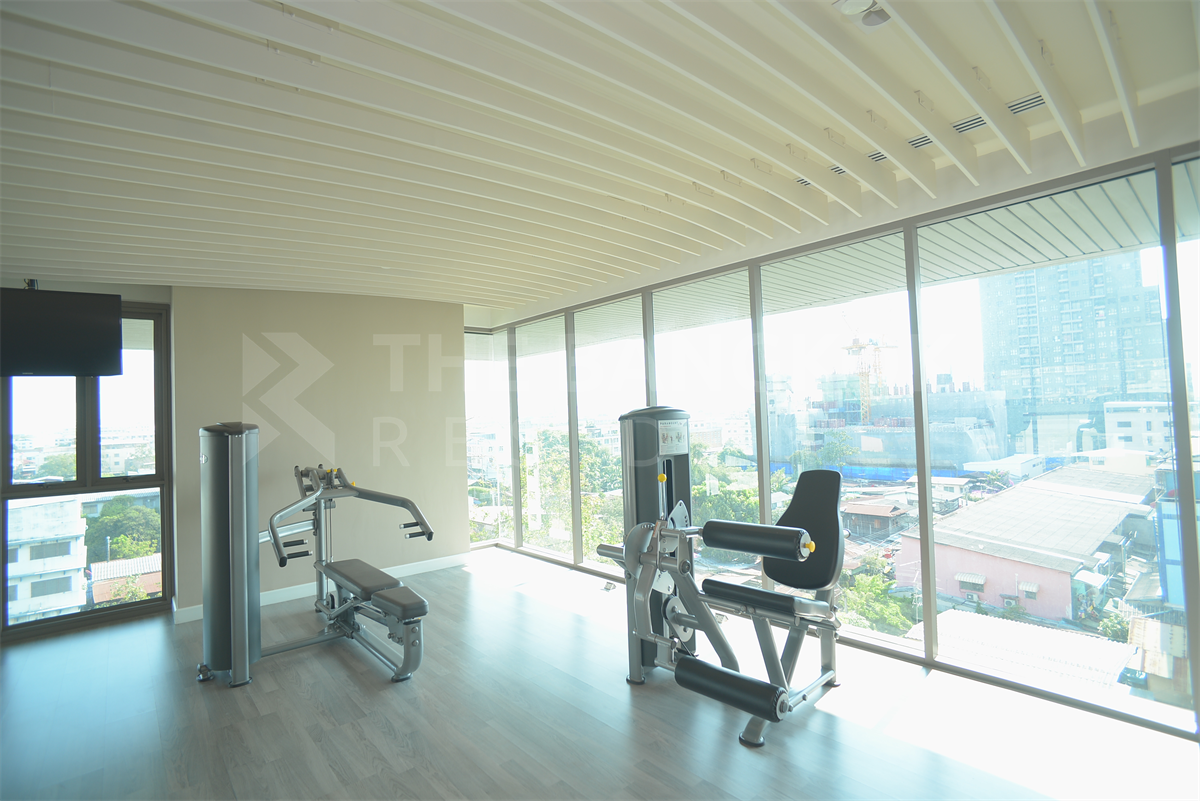 picture Premium Luxury Condo in Prime Location The Room BTS Wongwianyai near BTS Wongwian Yai - 9/9