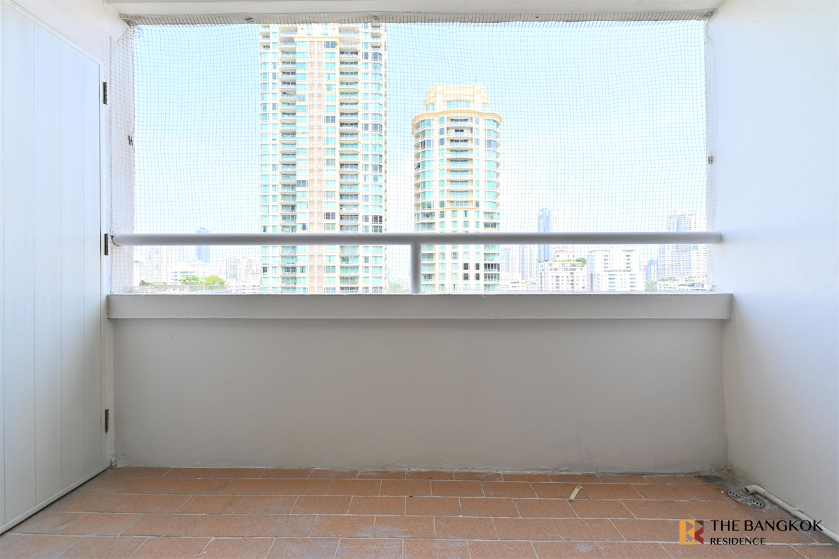 picture Prestige Tower near MRT Sukhumvit Station Live the Luxury Style in a High-potential Location - 2/10
