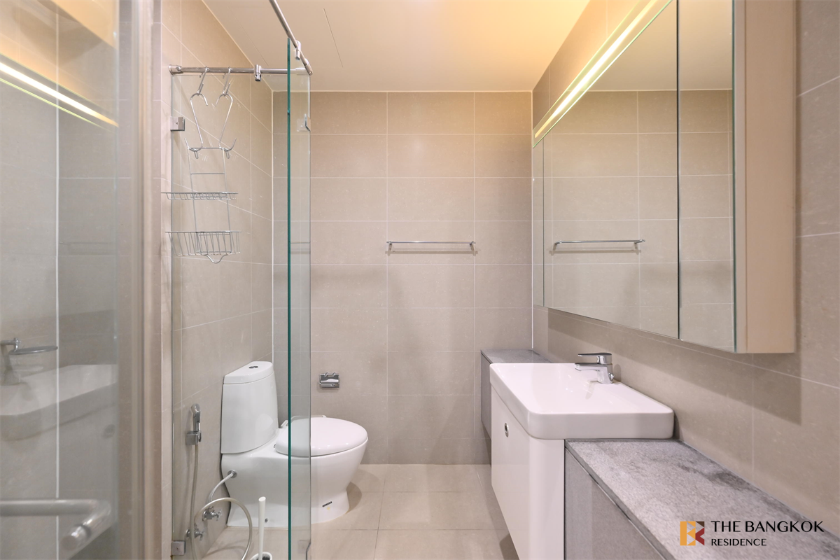 picture Noble Ploenchit near BTS Phloen Chit Premium Luxury Condo in Prime Location - 8/10