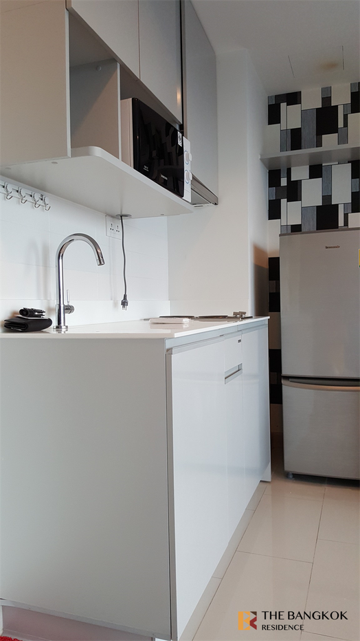 picture Luxuriously Elevated Unit Ideo Mobi Rama 9 near MRT Rama 9 Station - 4/9