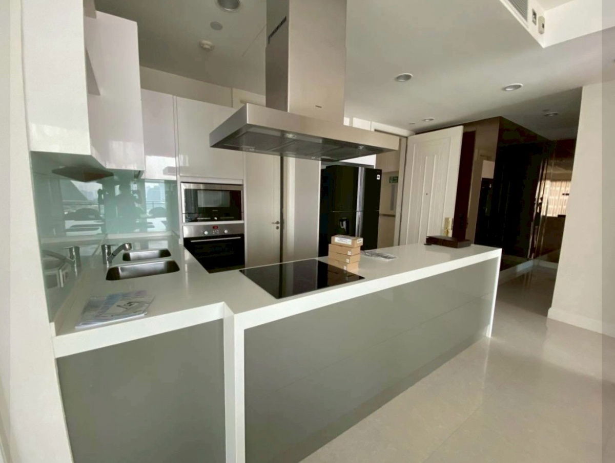 รูป LTH12804 - Condo for rent คอนโด ให้เช่า  คิว หลังสวน Size 160 sqm. 3 beds 4 baths Near BTS Chidlom Station ONLY 120K/Month - รูปที่ 3/10