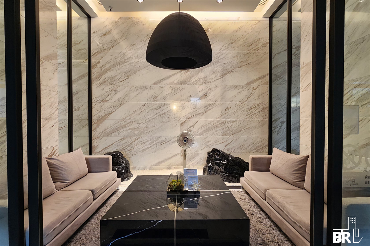 picture Premium Luxury Condo in Prime Location Life Asoke near MRT Phetchaburi Station - 5/9