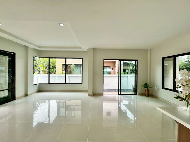 picture Best Deal! 2-Storey House at Setthasiri Watcharaphon – 54.6 sq.w. - 2/15