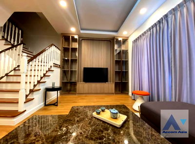 เช่าทาวน์โฮม MRT ศรีลาซาล : 🔼🔽 AccomA 📩 Fully Furnished,Newly renovated,Pet friendly 4 BR Townhouse @Plus Park Avenue Lasalle - Srinakarin (AA42913)