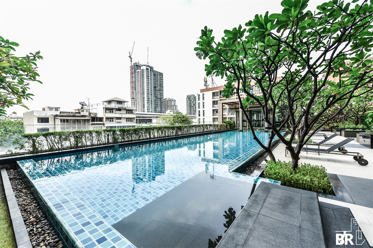 picture Live the Luxury Style in a High-potential Location Hive Taksin near BTS Wongwian Yai - 3/6