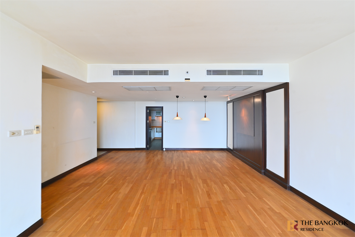 picture All Season Mansion Luxurious Design, Elevated Atmosphere near BTS Phloen Chit - 1/10