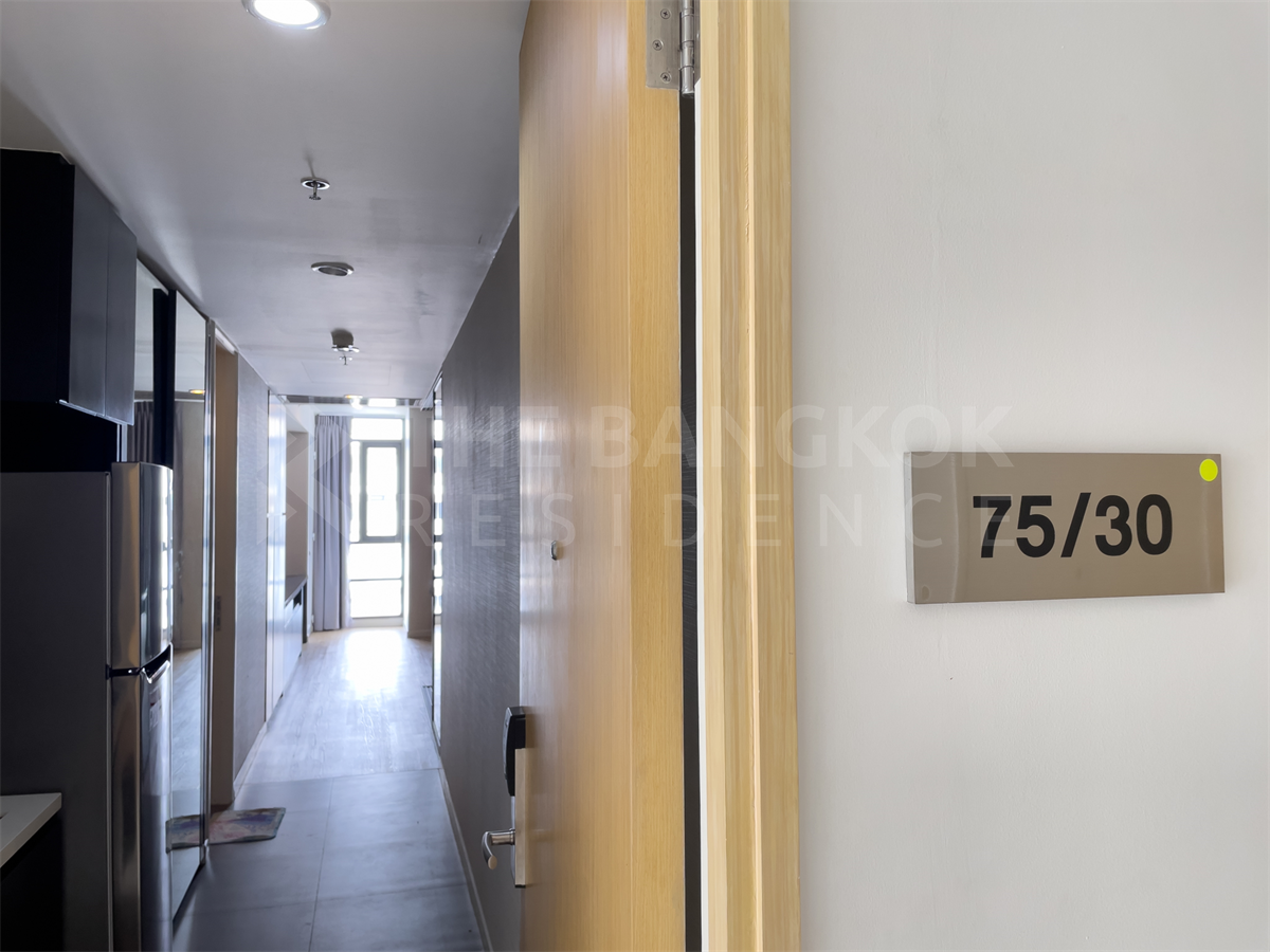 picture Luxury Condo Ready to Move-in at the Best Location Siamese Surawong near MRT Sam Yan Station - 2/10