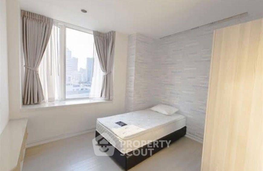 picture 2-BR Condo at T.c. Green Rama 9 near MRT Phra Ram 9 (ID 565761) - 4/8