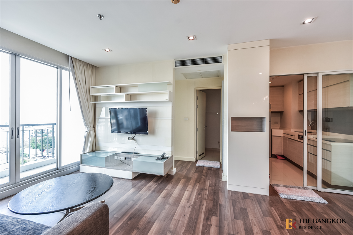 picture The Room Sathorn-Taksin near BTS Phonimit The Privilege of Luxury in an Economic Hub Location - 6/10