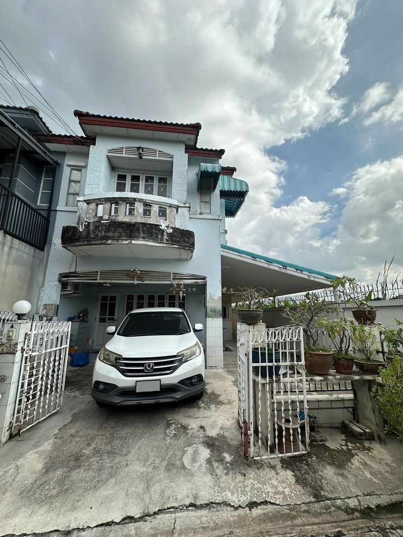 Townhouses for sale : Townhome, corner house, Sai Mai, 38 sq.m., Busarin Village, very cheap, close to expressway, 10 minutes.