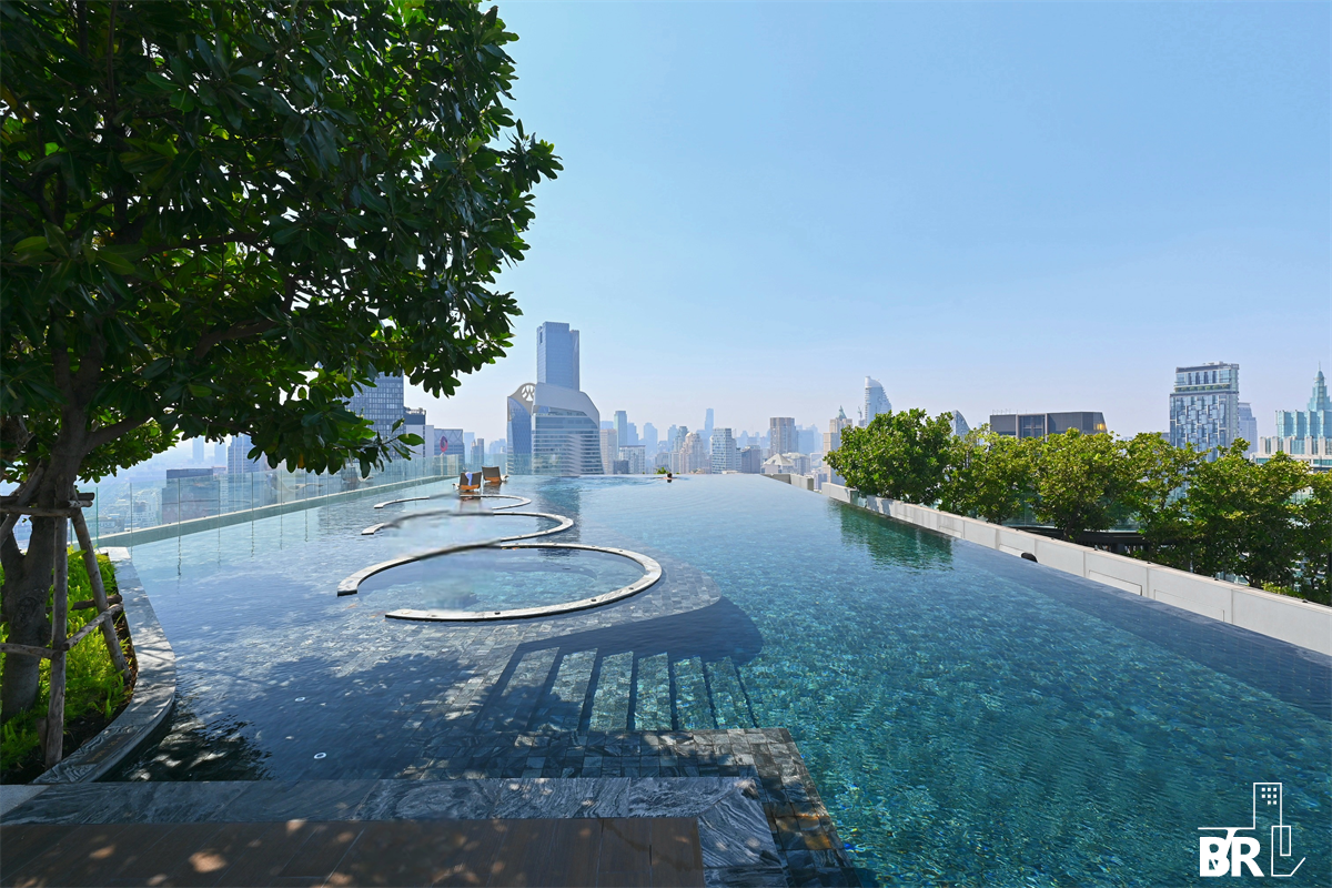 picture Life One Wireless Premium Luxury Condo in Prime Location - 4/9