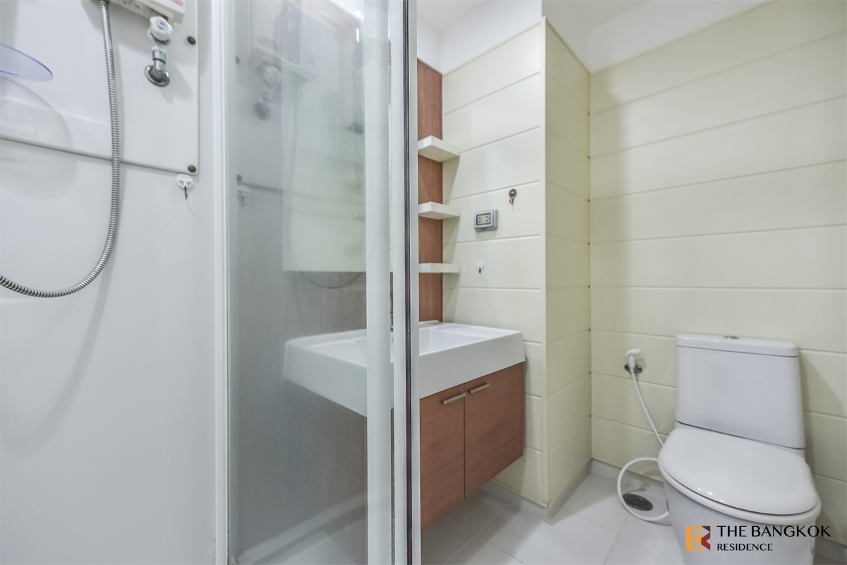 picture Q House Condo Sathorn near BTS Krung Thonburi Ultimate Luxury Lifestyle with Convenience - 3/10