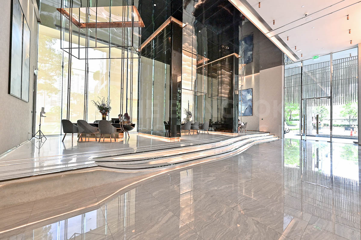 picture Live the Luxury Style in a High-potential Location Life Asoke - Rama 9 near MRT Rama 9 Station - 1/9