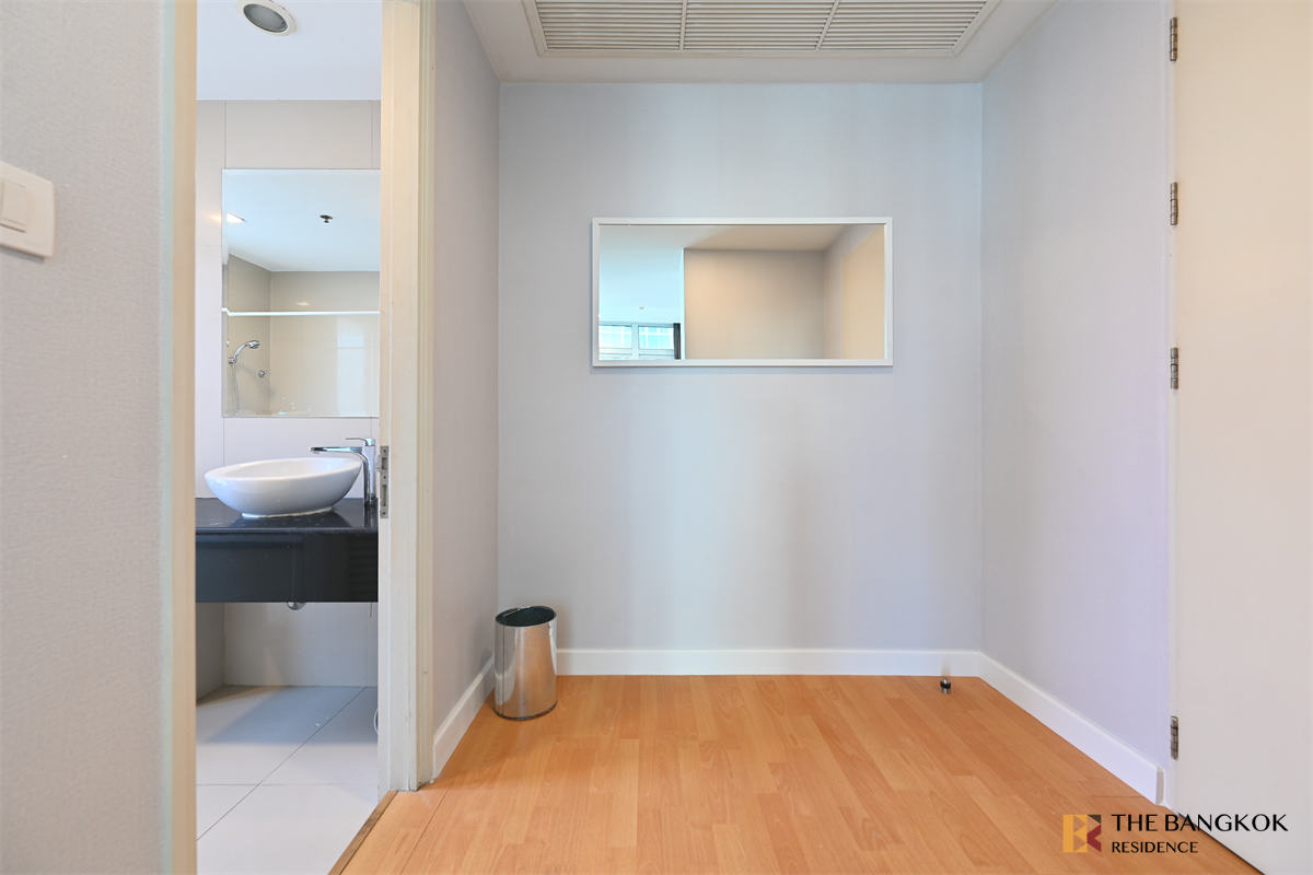 picture Nusasiri Grand Condo near BTS Ekkamai Luxury Unit, Ready for You Without the Wait - 1/10