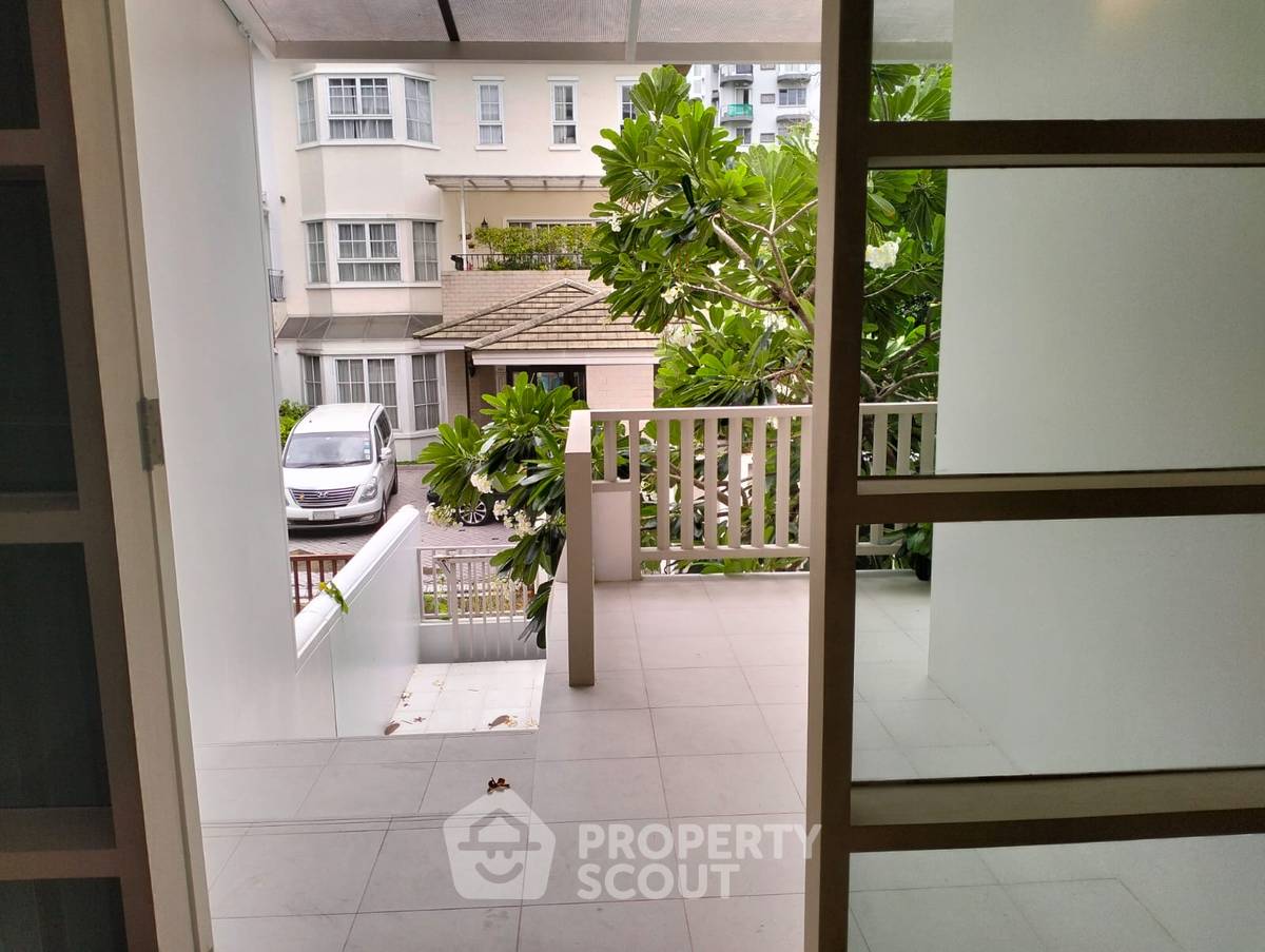 picture 4-BR Townhouse near MRT Sukhumvit (ID 2098222) - 8/20