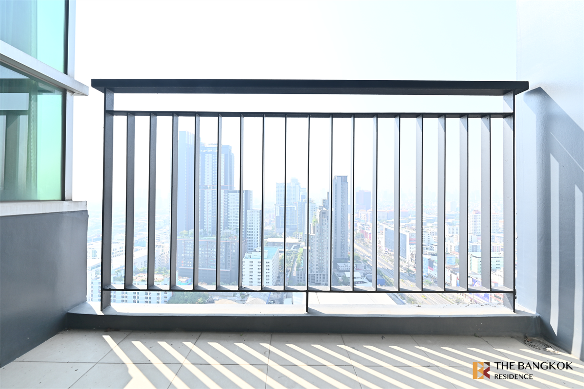 picture Life Ratchadapisek near MRT Huai Khwang Station The Privilege of Luxury in an Economic Hub Location - 2/10