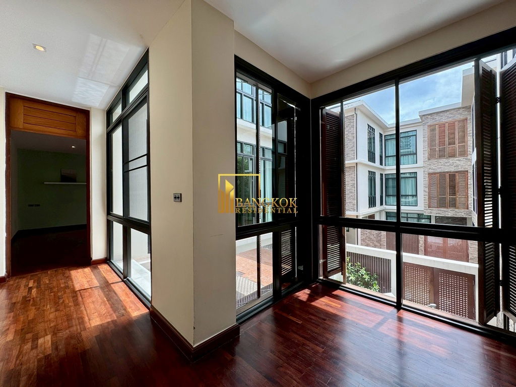 รูป EM Villa - 3 Storey 4 Bedroom House With Pool in Phrom Phong - BR7508SH - รูปที่ 29/60