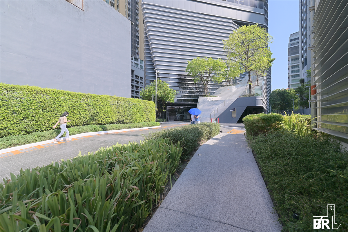 picture Luxury Condo Ready to Move-in at the Best Location Ideo Mobi Asoke near MRT Phetchaburi Station - 7/9