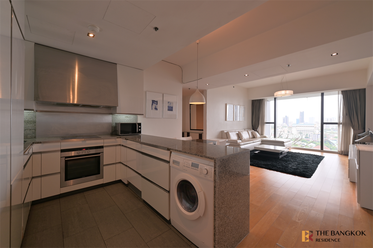 picture The Met Luxury Condo in Central City Location - 10/10