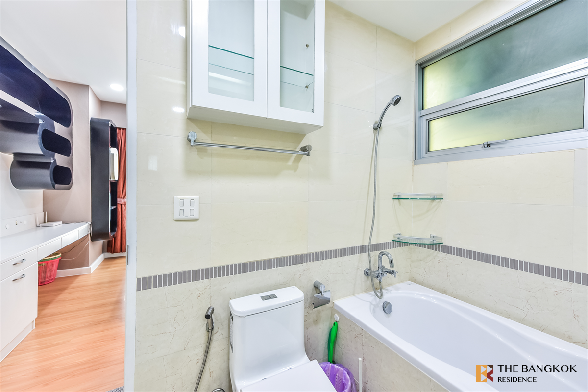 picture Baan Klang Krung Siam Pathumwan near BTS Ratchathewi Full-featured common area - 8/10