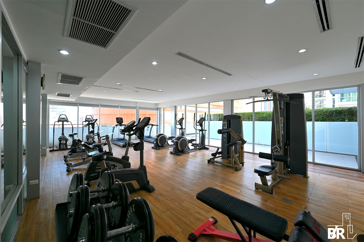 picture Nusasiri Grand Condo The Privilege of Luxury in an Economic Hub Location near BTS Ekkamai - 1/9