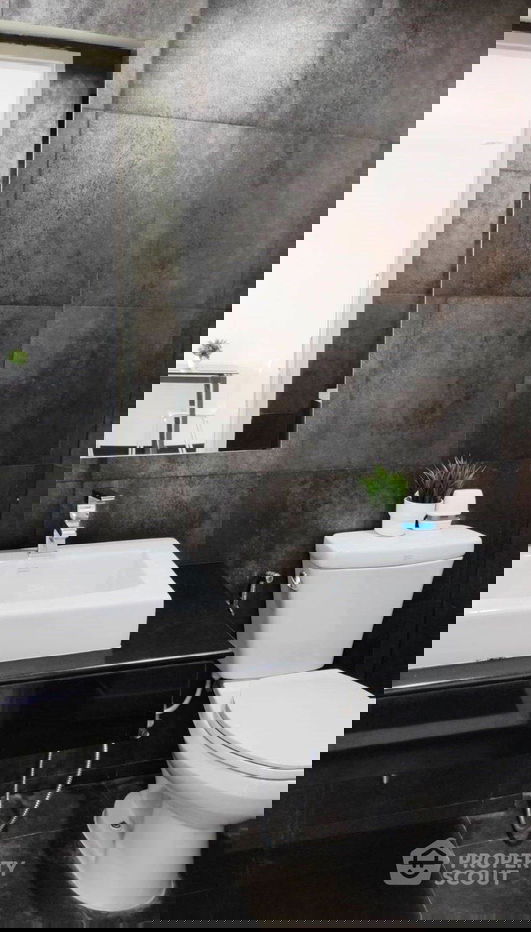 picture 2-BR Condo at Asoke Place near MRT Sukhumvit (ID 2165264) - 7/7