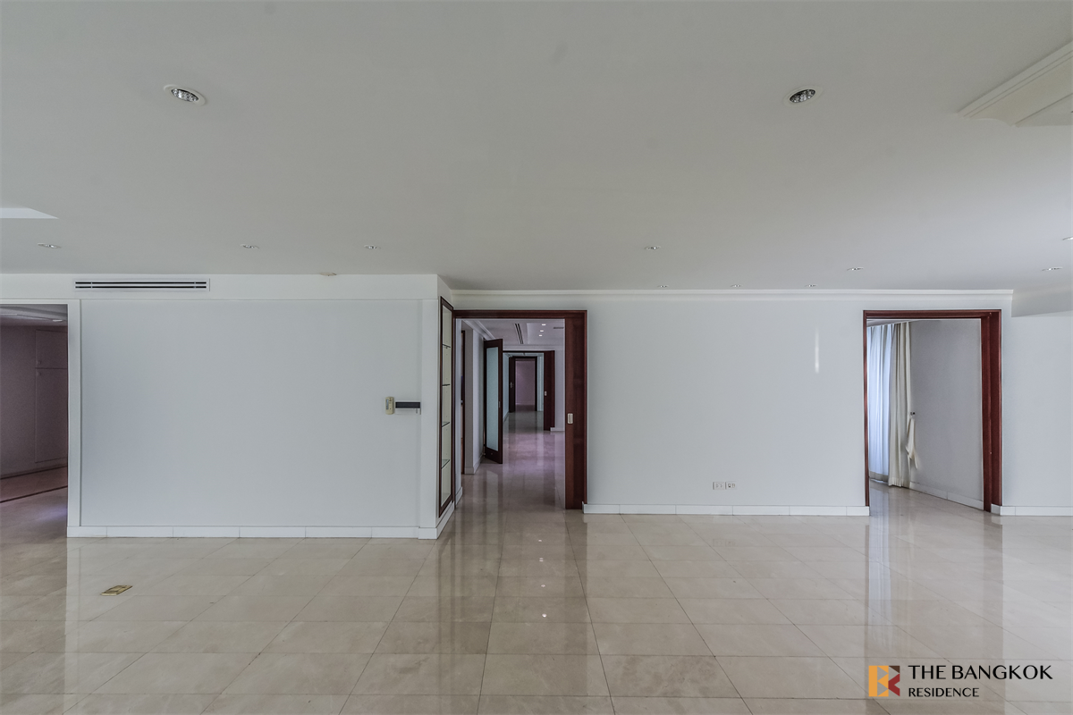 picture Somkid Gardens Luxury Condo Ready to Move-in at the Best Location near BTS Phloen Chit - 3/10
