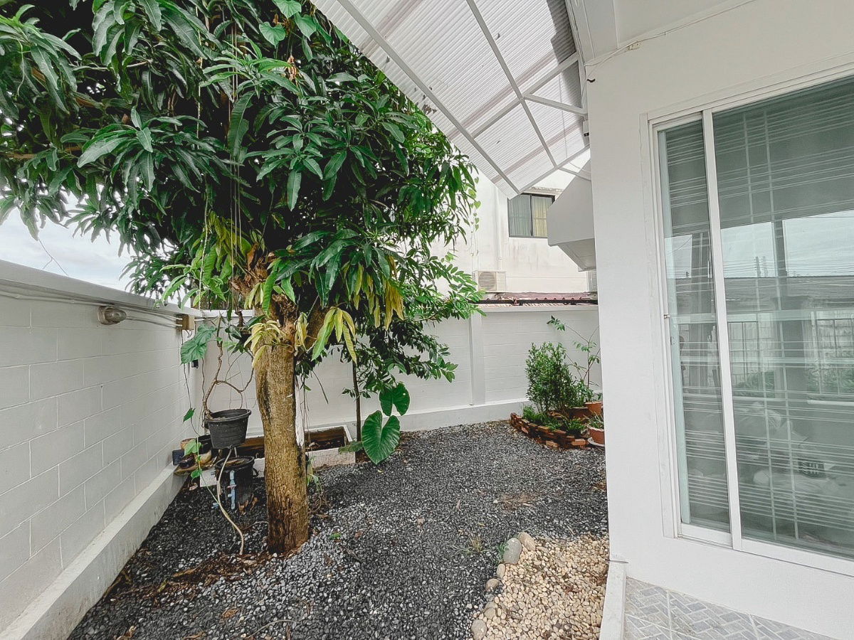 picture House for Rent – Corner Unit at Tharnthong Village - 33/34