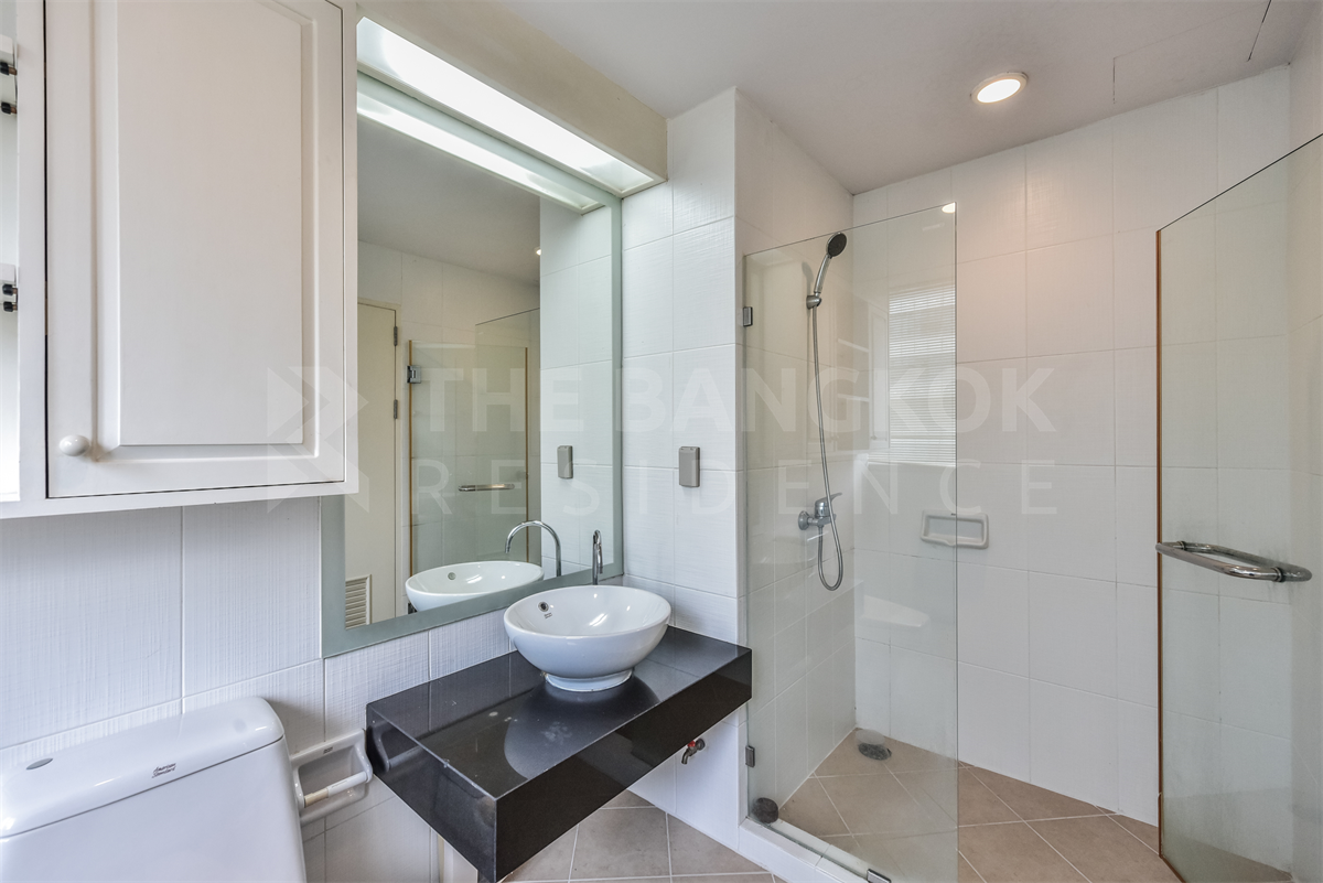 picture Luxury Unit, Ready for You Without the Wait St.Louis Grand Terrace near BTS Saint Louis - 9/10