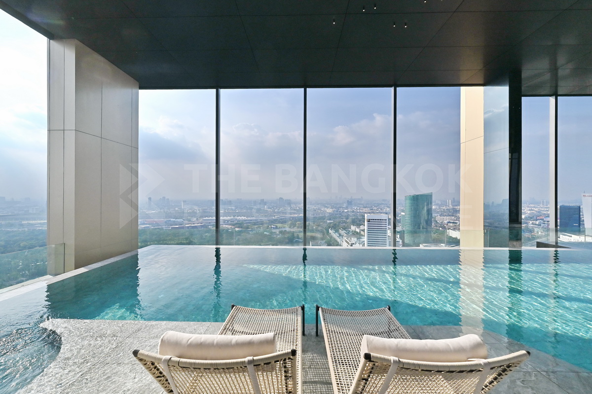 picture Luxurious Design, Elevated Atmosphere The Crest Park Residences near MRT Phahonyothin Station - 1/9