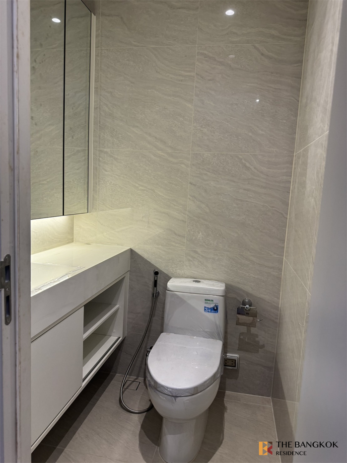 picture Ultimate Luxury Lifestyle with Convenience Muniq Langsuan - 2/10