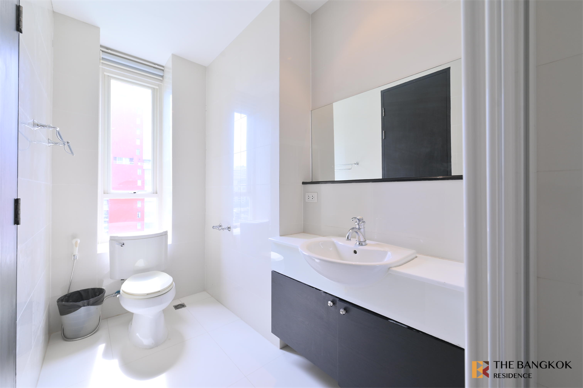picture The Address Chidlom  Luxury Condo Ready to Move-in at the Best Location - 7/10