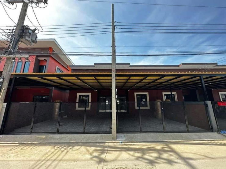 รูป #บ้านซอยพยอม11 🏡 บ้านทาวน์เฮาส์ ชั้นครึ่ง ภายในบ้านมี 2 ชั้น หลังริม มีพื้นที่ด้านข้าง   - รูปที่ 1/7