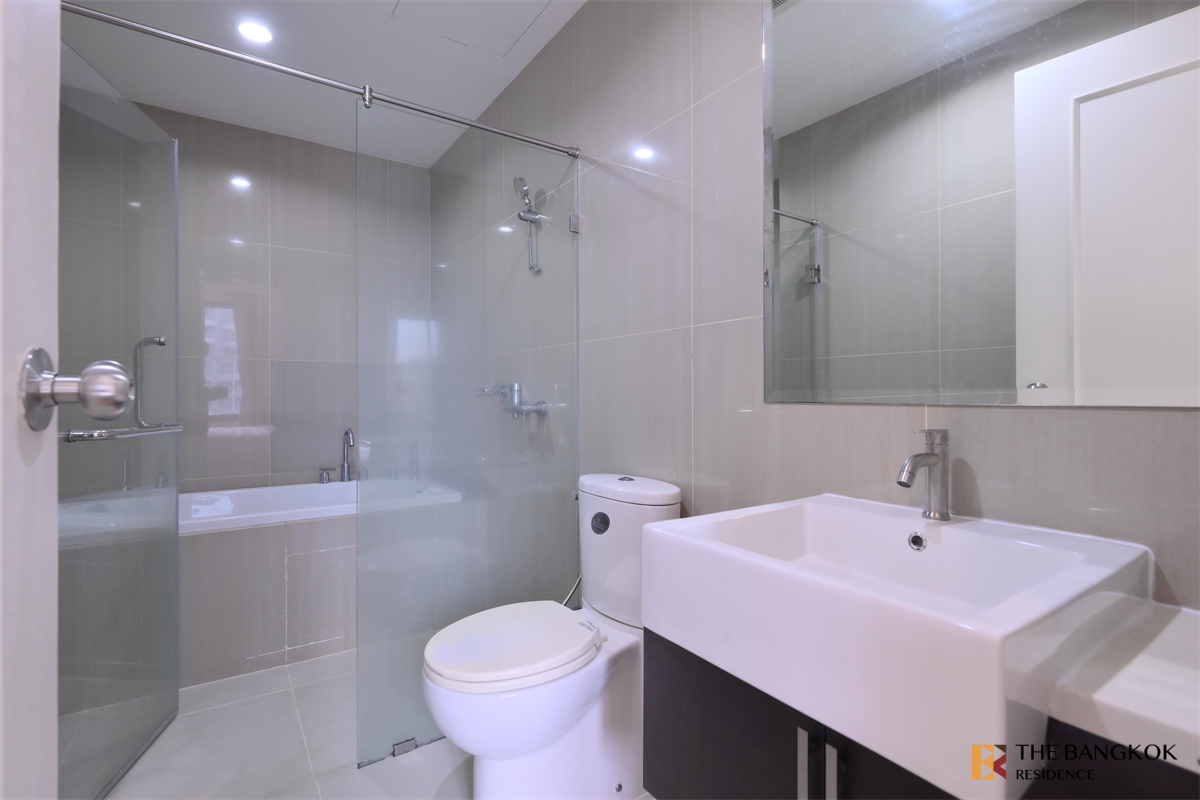 picture Villa Asoke Ultimate Luxury Lifestyle with Convenience near MRT Phetchaburi Station - 1/10