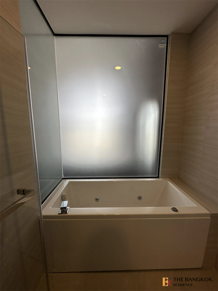 picture The Privilege of Luxury in an Economic Hub Location Park Origin Thonglor - 8/10