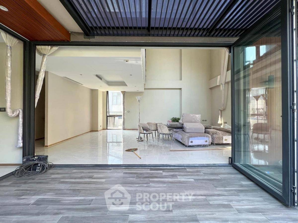 picture 4-BR House near MRT Khlong Toei (ID 1965944) - 11/30