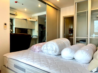 Condos for sale : Ideo Q Chula Samyan【𝐒𝐄𝐋𝐋】🔥Bright room, full furniture, usable in every corner, complete facilities🔥  Contact Line ID: @hacondo